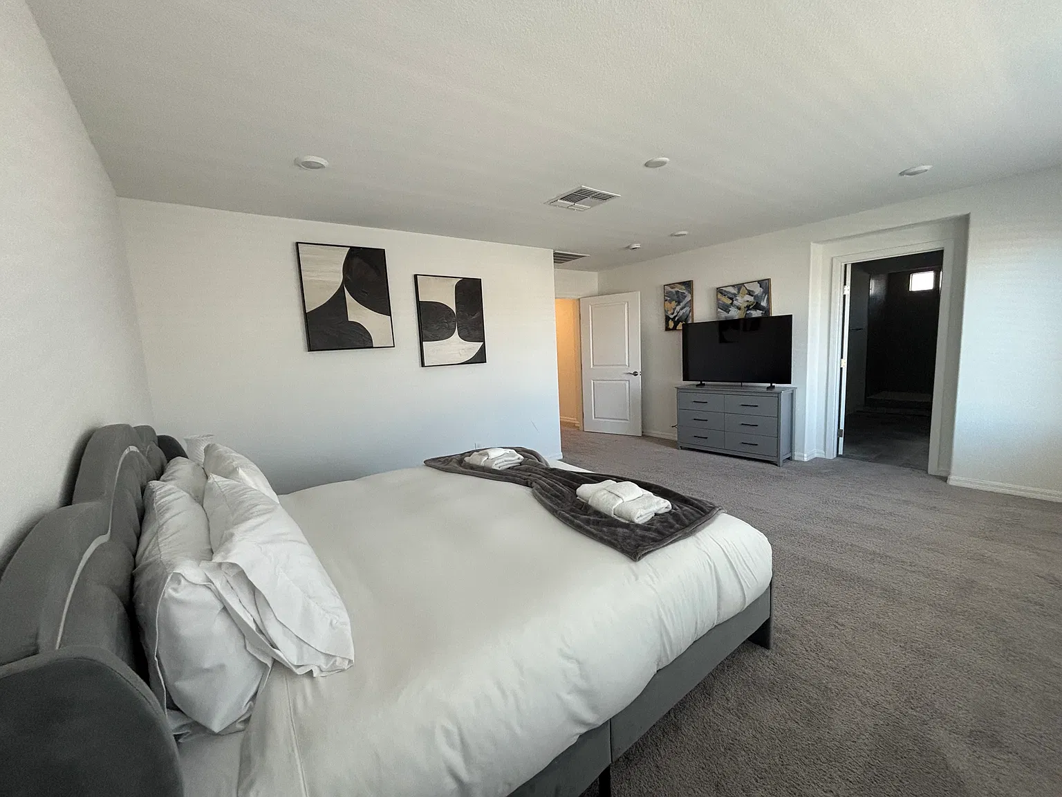 4 bed, 2.5 bath, 4356 sqft, $5,500 — Photo 4