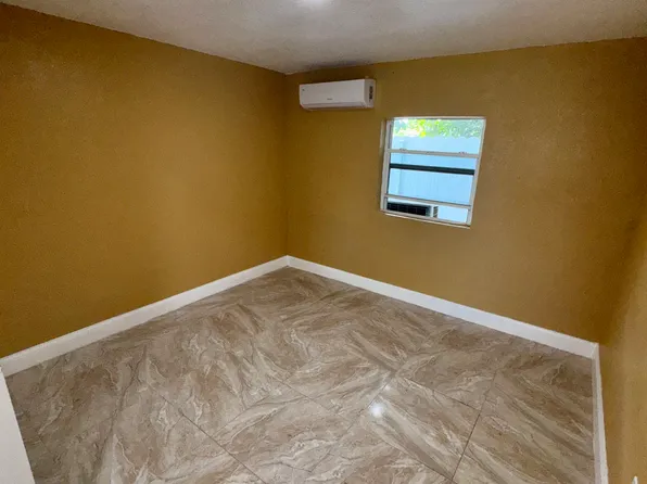 6516 SW 18th St #1, Hollywood, FL 33023