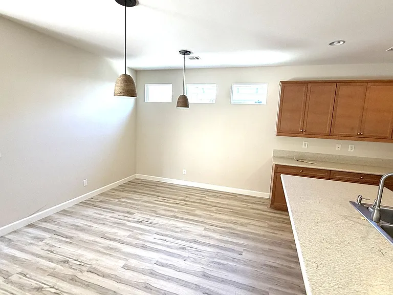 10302 Oldham Ln — Photo 3