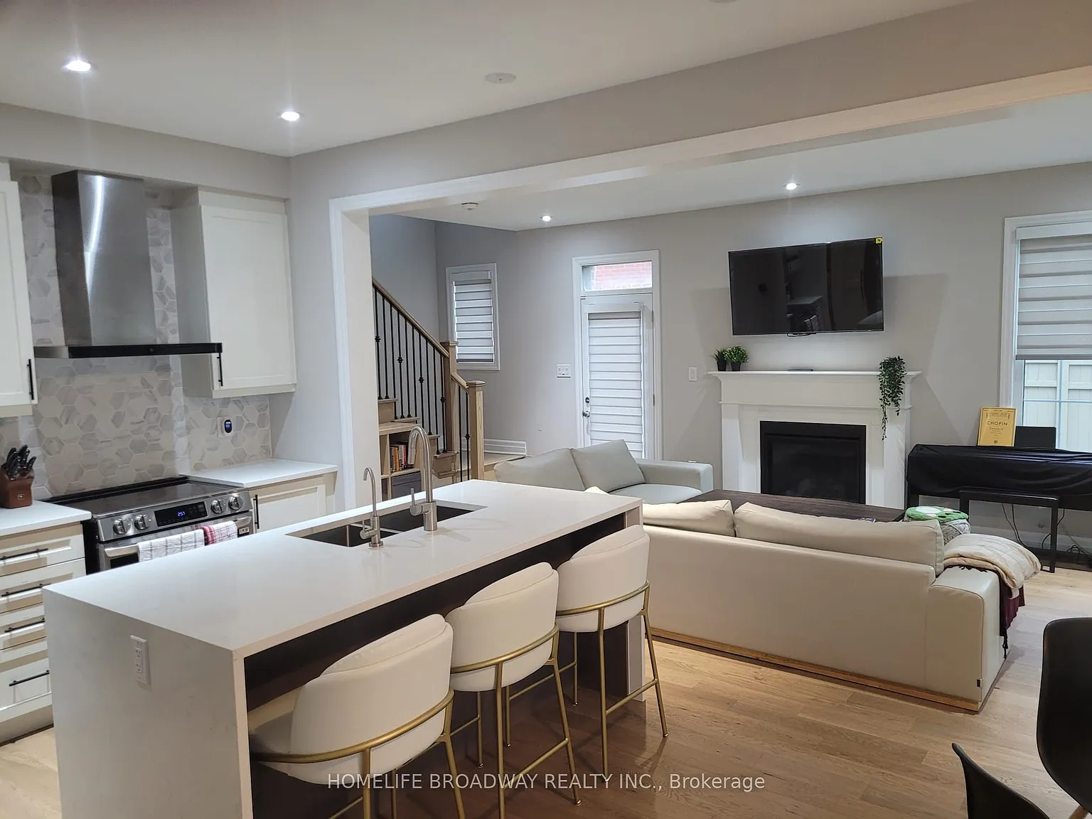 4 bed, $4,700 — Photo 2