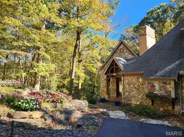 832 Stone Bridge Springs Dr, Chesterfield, MO 63005