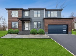 45 N Ridge Rd, Livingston, NJ 07039