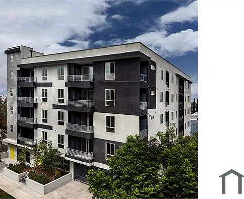 3 bed, 875 sqft, $3,668 — Photo 4