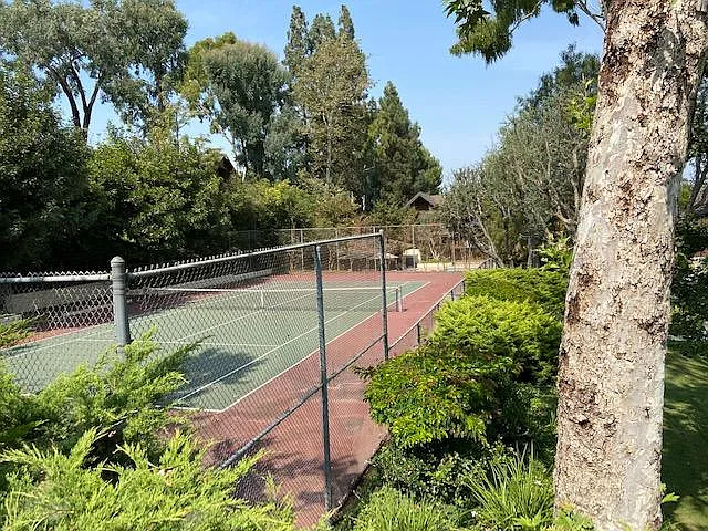 1300 Stonewood Ct — Photo 19