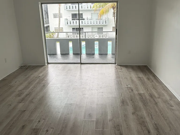 Esquire Apartments — Photo 11