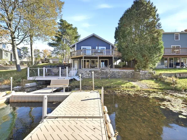 15 Wakefield Ave, Webster, MA 01570
