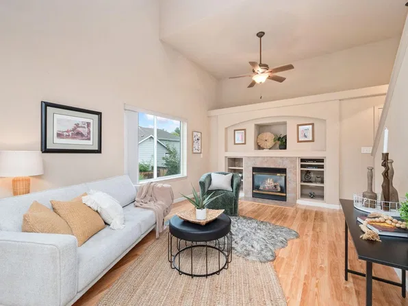 208 Destini Dr, Fort Collins, CO 80525