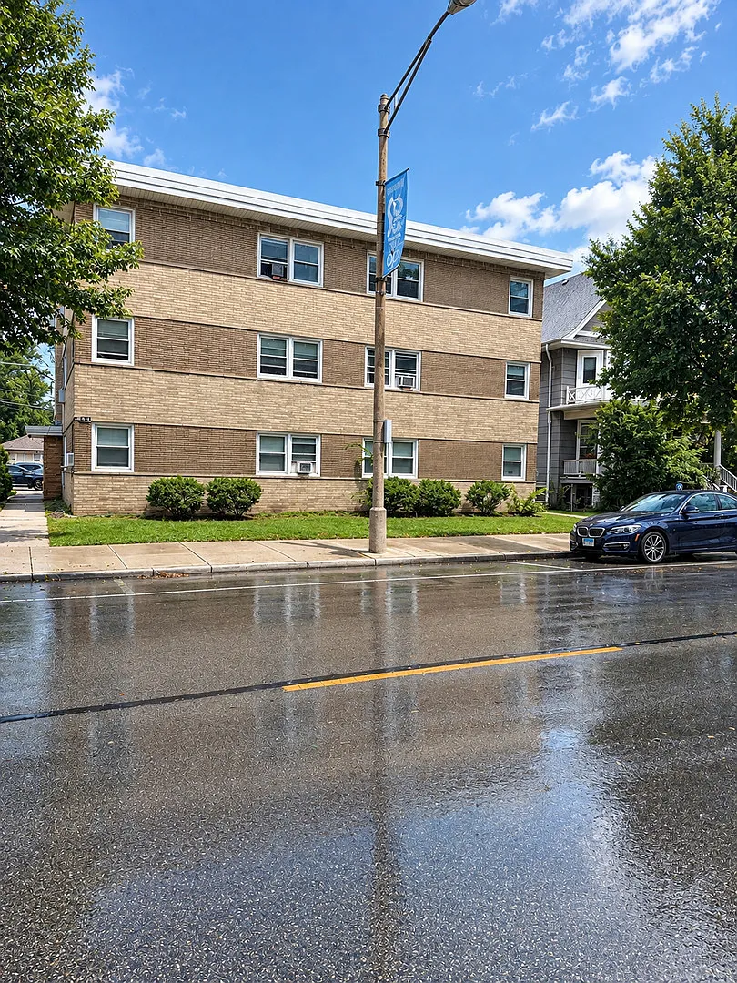 929 S Oak Park Ave — Photo 1