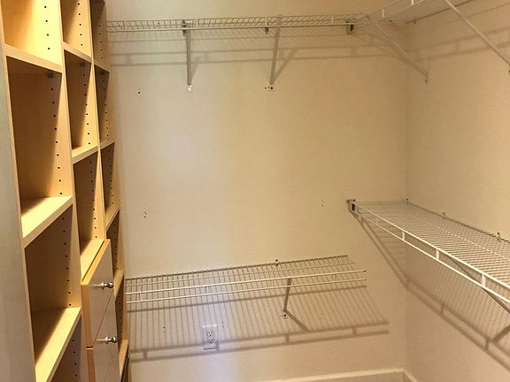 Master Bedroom Walking Closet