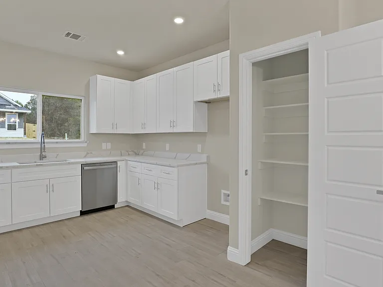 5618 Barkridge Dr — Photo 10