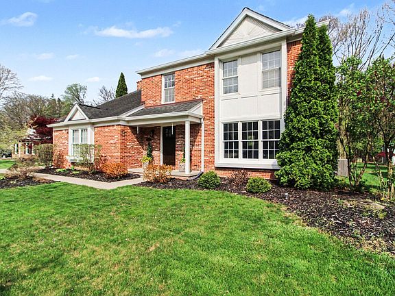 3rd image of 15698 Oakhill Ct
