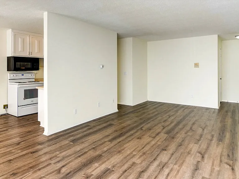 Victoria Flats Roseville — Photo 9
