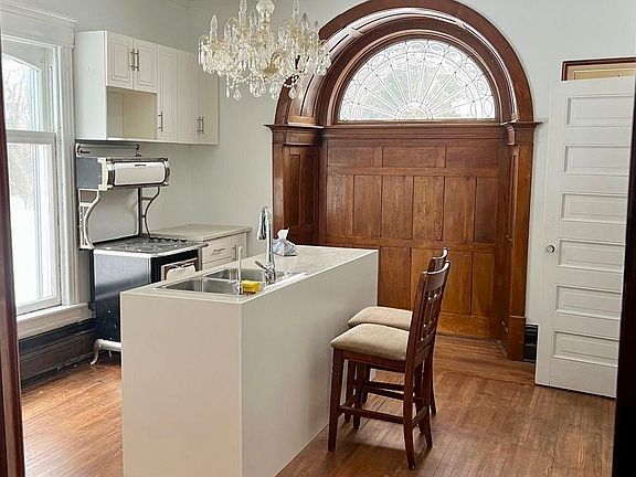 4th image of 1 Sturgeon Bay Rd