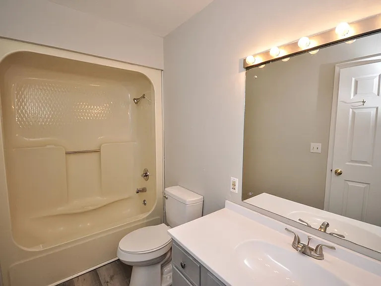 620 Oak Park Blvd #106 — Photo 41