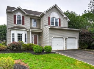 5 Elmara Dr, Bridgewater, NJ 08807