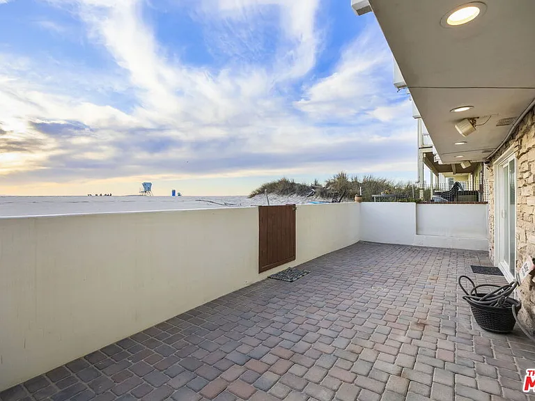 1005 Ocean Dr — Photo 49