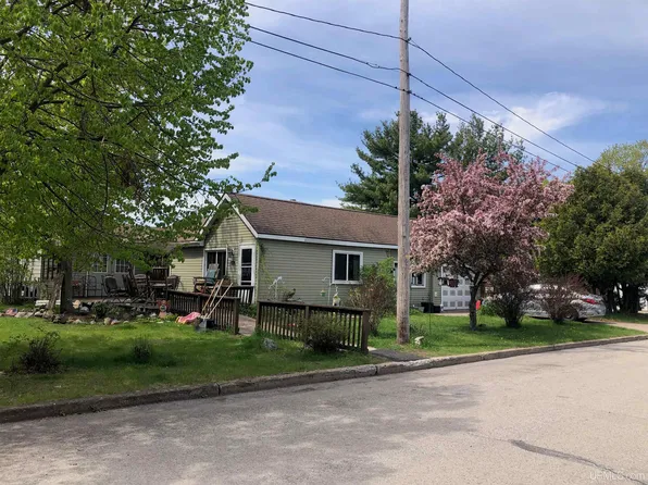 1019 N 16th St, Escanaba, MI 49829