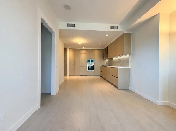 4730 Lougheed Hwy #1801, Burnaby, BC V5C 3Y6