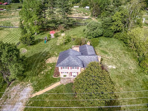 2nd image of 1600 Thomas Ln