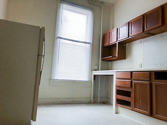 3rd image of 122 N Dexter St APT 103