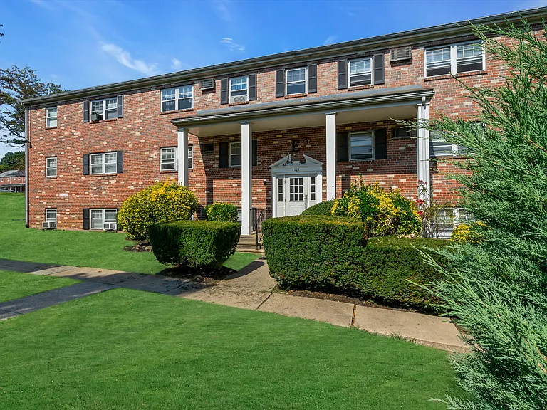 Lancaster Court Apartments — Photo 33