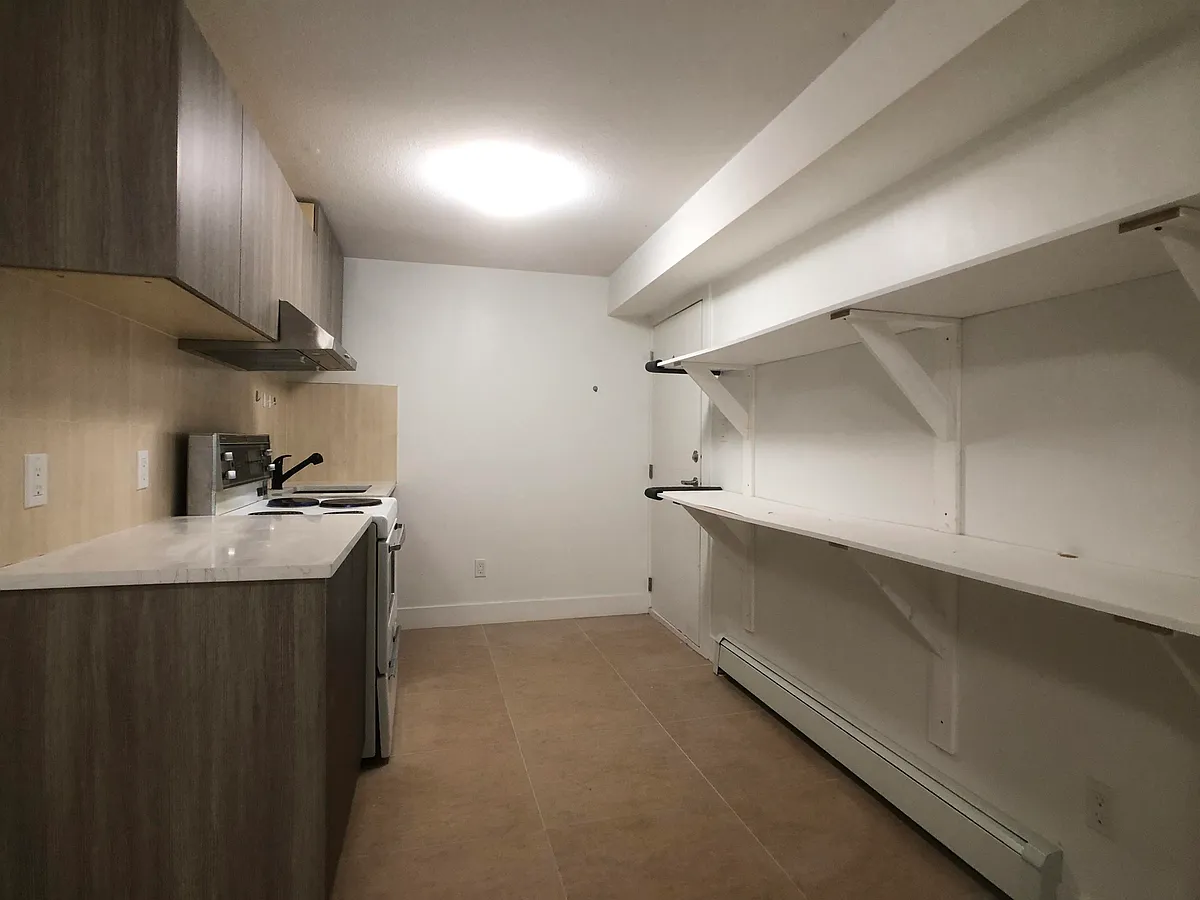 Building Photo - 7841 Woodhurst Dr #BASEMENT