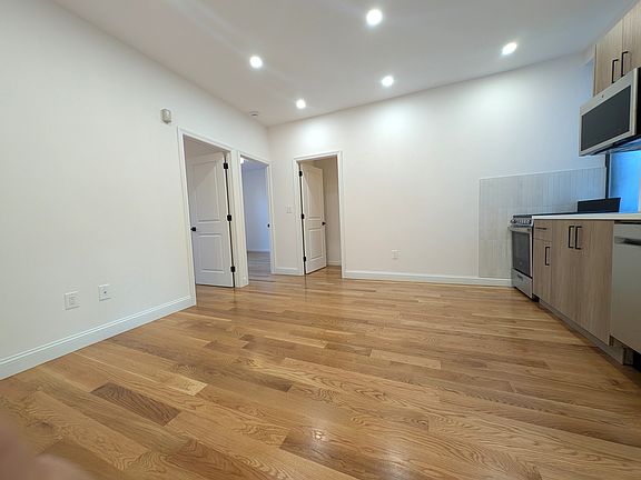 3rd image of 120 Sullivan St APT 4E