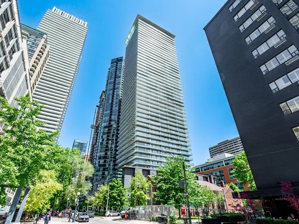 33 Charles St E #3709, Toronto, ON M4Y 0A2