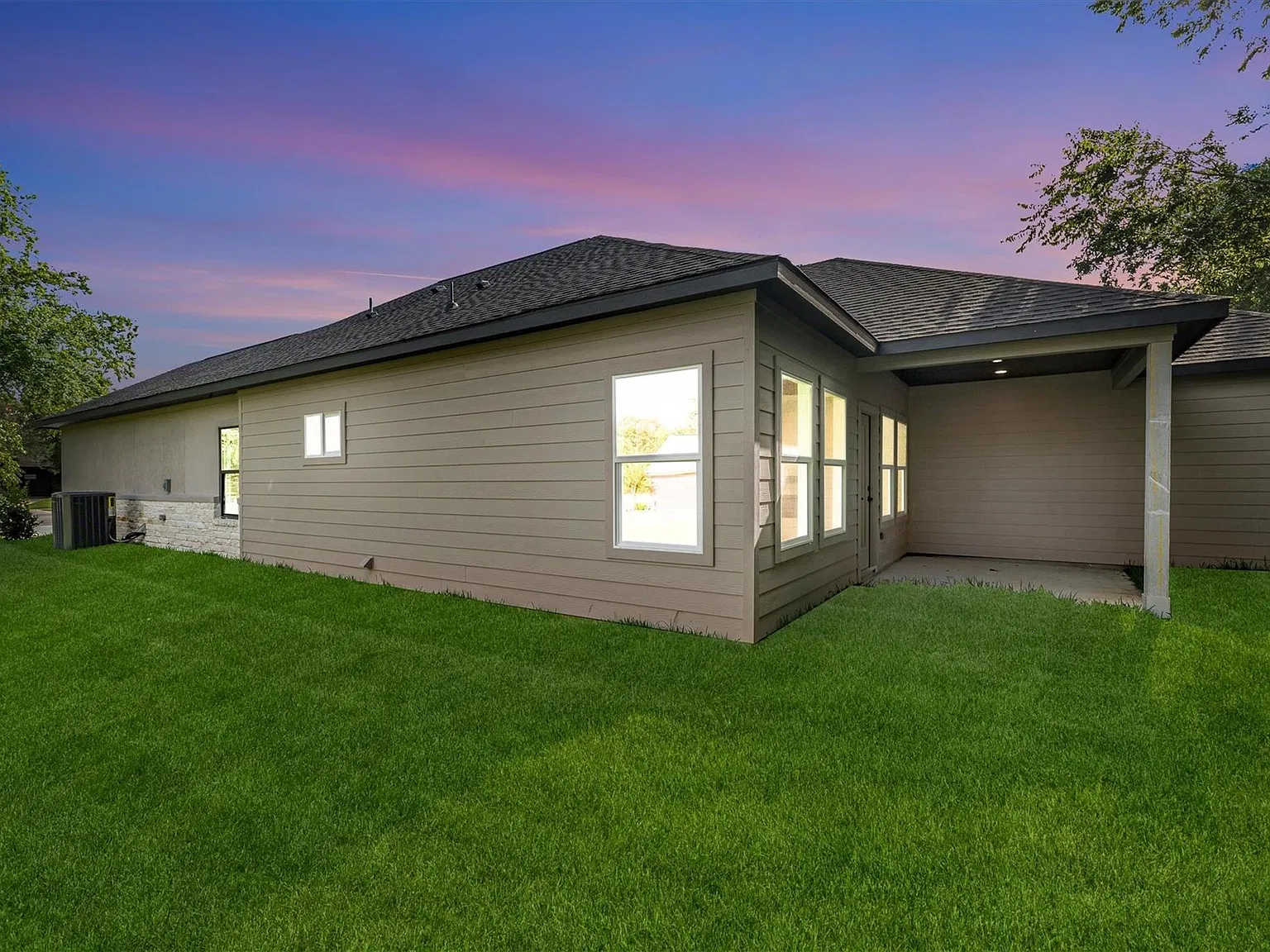 4 bed, 2.5 bath, $2,500 — Photo 4