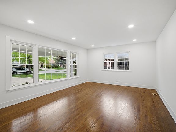 3rd image of 2141 Walnut St