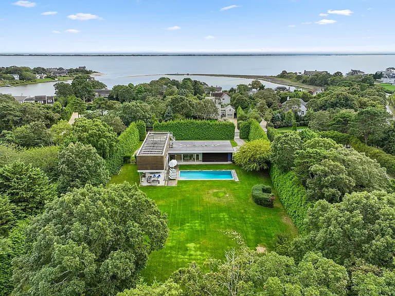 135 Middle Pond Rd — Photo 39