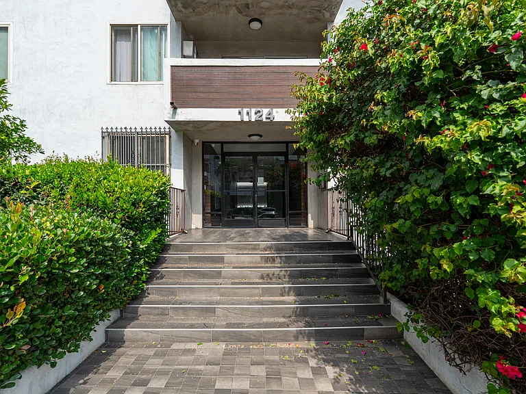 1124 N La Cienega Blvd #108 — Photo 12