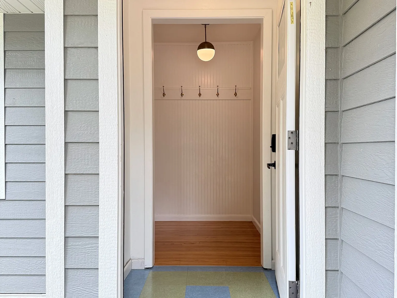 3 bed, 1811 sqft, $2,200 — Photo 3