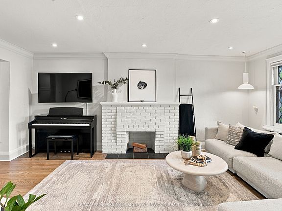 4th image of 26 Larkin Ave