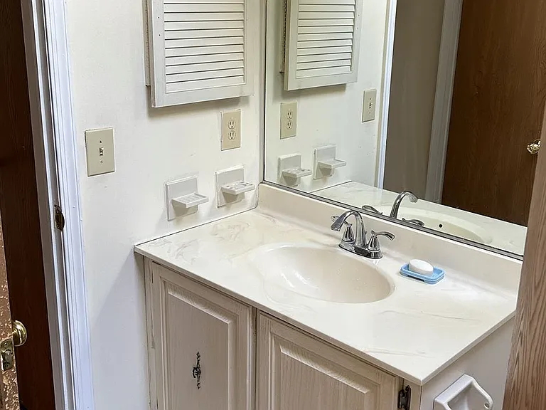 2304 Deerfield Dr — Photo 3