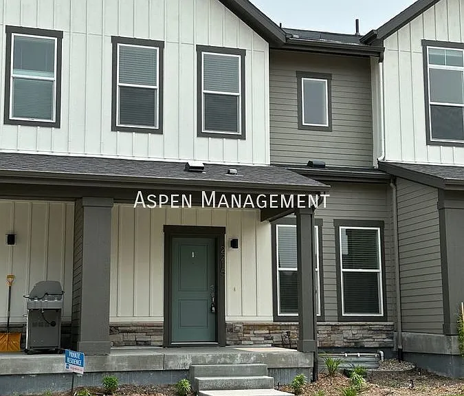 2215 Village Green Way — Photo 1