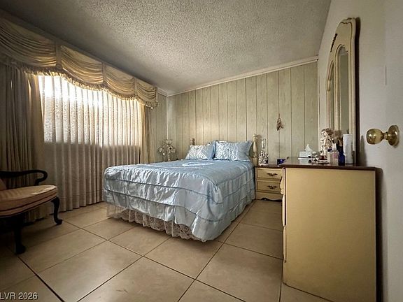 2nd image of 2300 Pardee Pl #2
