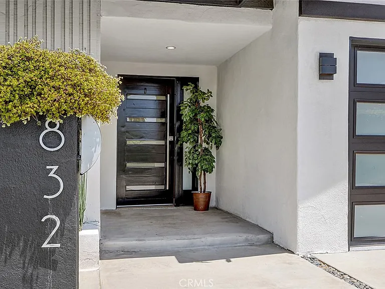 832 N Oceanbluff Ave — Photo 5