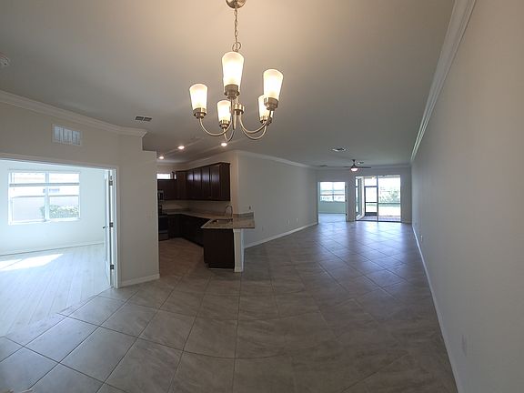 4th image of 1656 Alameda Dr