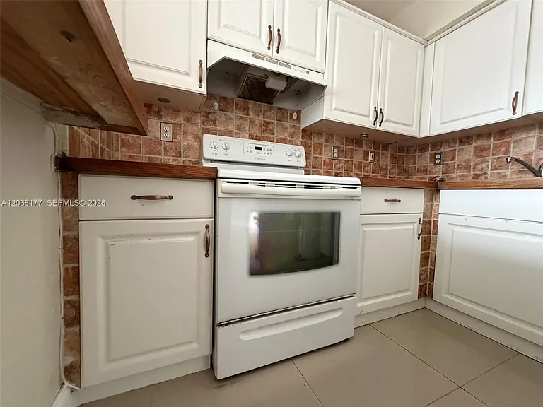 17650 NW 68th Ave #A2008 — Photo 21