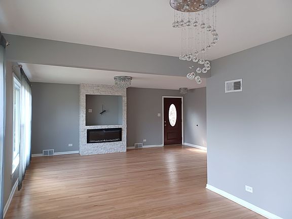 3rd image of 7444 N Kedvale Ave