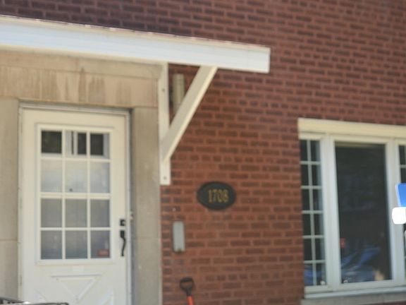2nd image of 1714 W Belle Plaine Ave