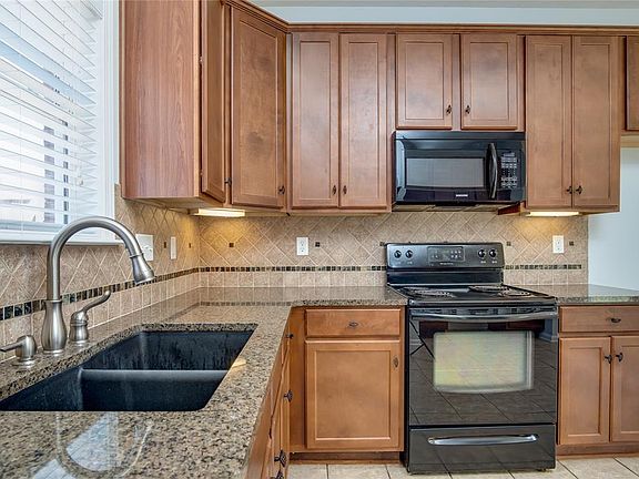 5th image of 615 Old Camp Ct