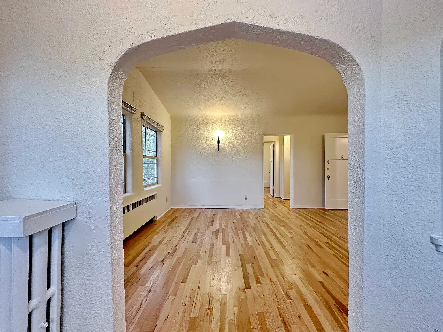 Beautiful second floor apartment in historic downtown building! — Photo 4