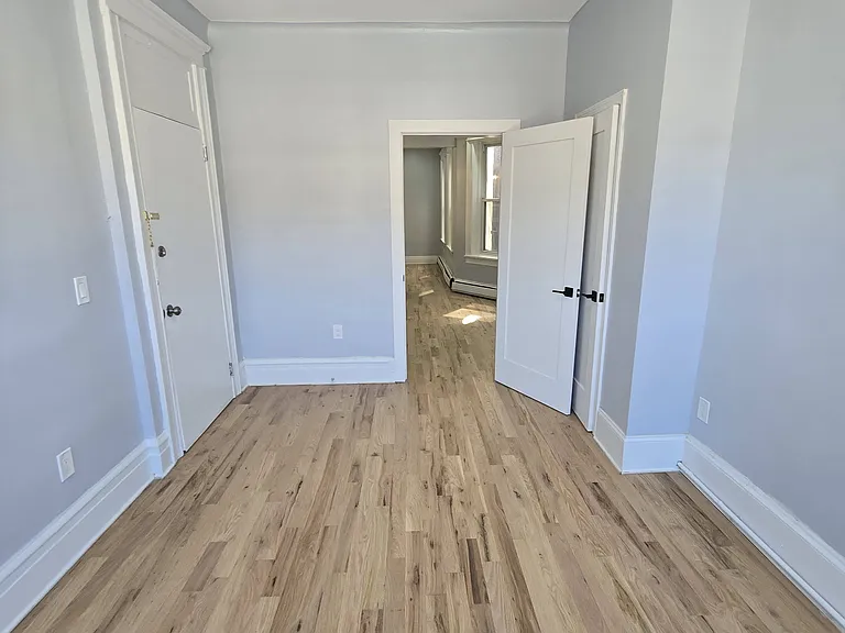 81 Bostwick Ave #2R — Photo 7