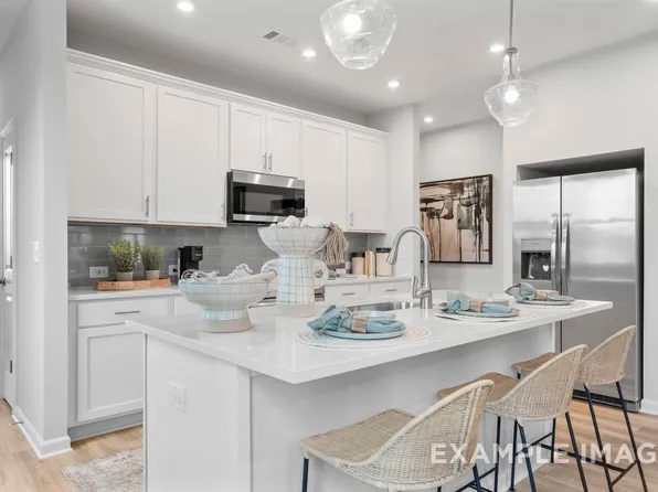 63 Chancellor Dr, Lillington, NC 27546