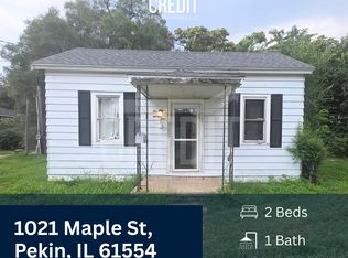 1021 Maple St, Pekin, IL 61554