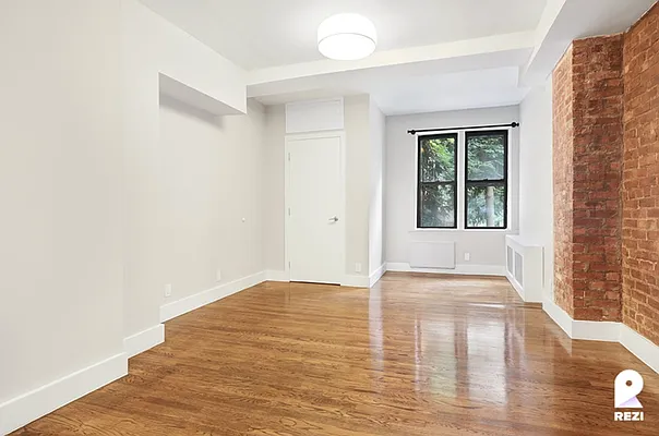 Rented by REZI | media 11