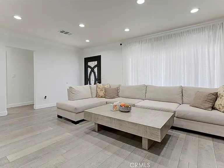 9261 Lev Ave — Photo 3
