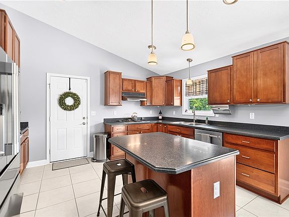 5th image of 725 Vernon Dr